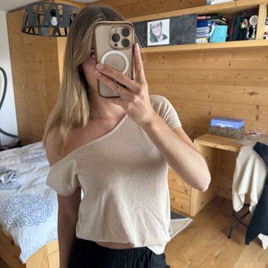 Beiger asymmetrischer Top