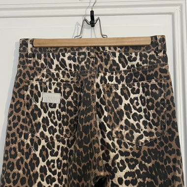 Ganni barrel jeans in leoprint 