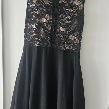 Schwarzes Kleid – Piazza Italia