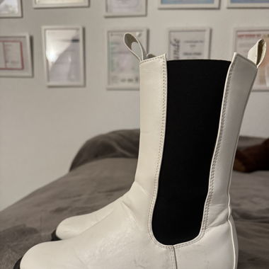 White Boots 