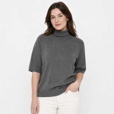 Grauer Rollkragenpullover