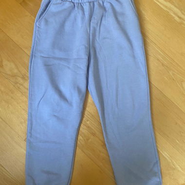 Hellblaue Jogginghose