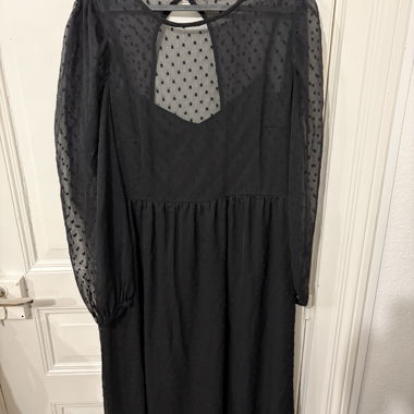 Schwarzes Mesh-Langarmkleid