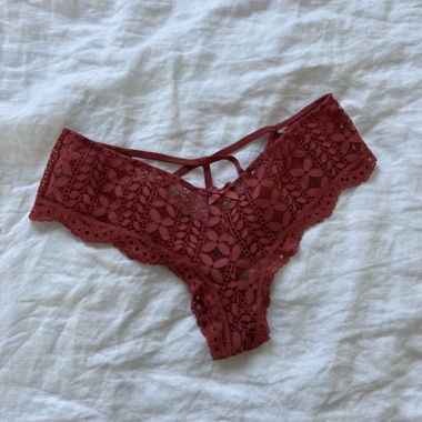 Victorias Secret Rote Spitzen-Panty ungetragen
