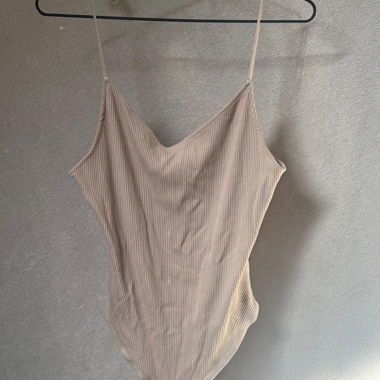 Beige ribbed body with thin straps