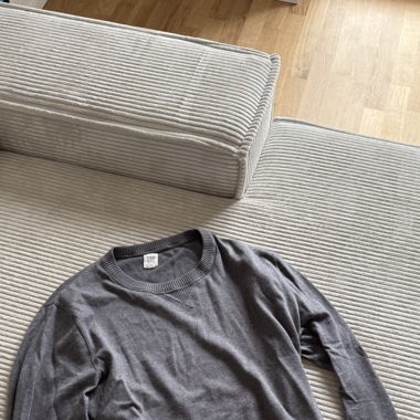 Men’s Gap gray sweater 