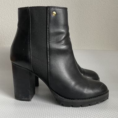 Schwarze Steifeletten