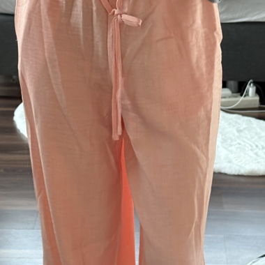 Luftige „peach“ farbene Leinenhose