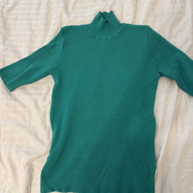 Top in maglia a coste verde