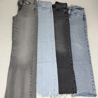 Jeans in various colors