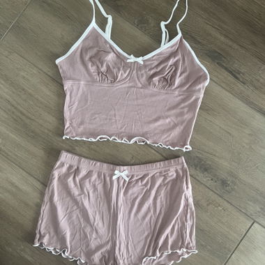 HAUT ET SHORTS NON PORTÉS ! TAILLE S