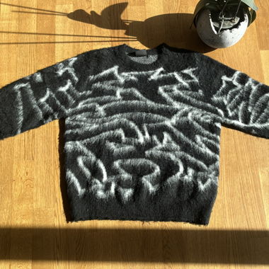 Black/white knit sweater
