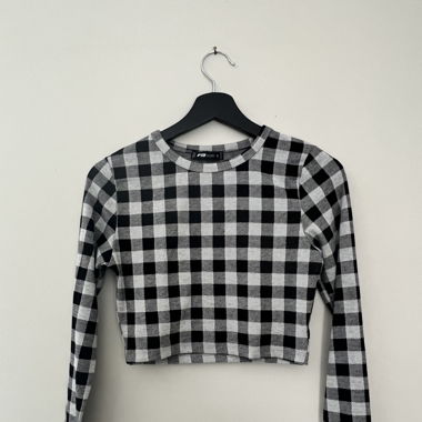 Kurz geschnittener Karo-Pullover