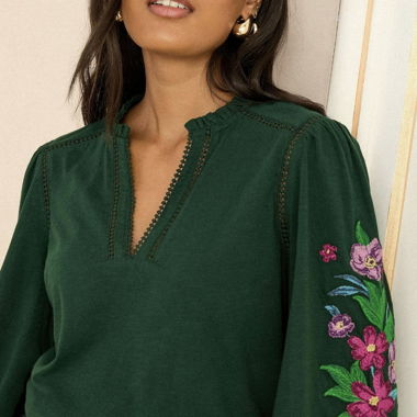 Blusa verde ricamata