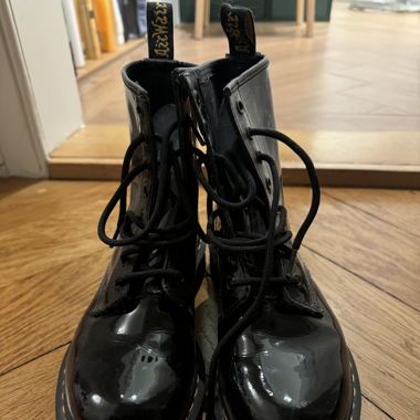 Dr. Martens, Lack schwarz, Gr. 39, selten getragen