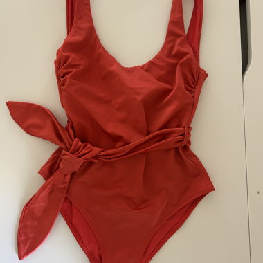 Costume da bagno intero Zingara rosso con cintura da annodare