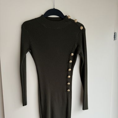 Enges Kleid