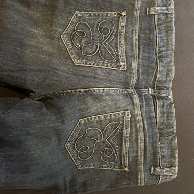 Jeans Vintage avec Broderie sur les Fesses