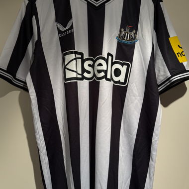 Newcastle United Jersey Size L
