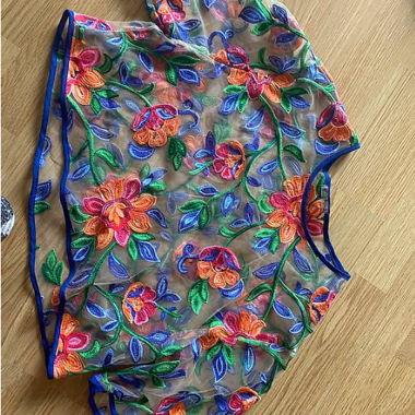 Blumen-Bluse(transparent, bestickt)