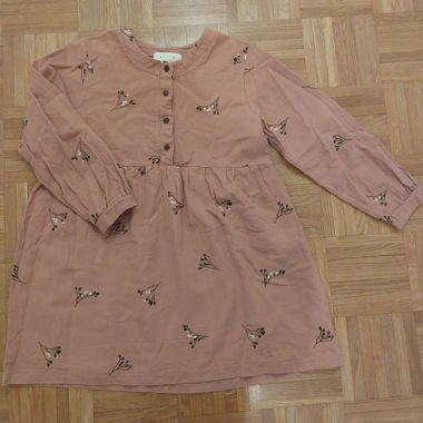 Maglione rosa con motivo floreale