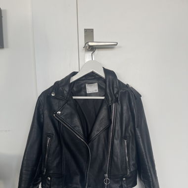 Veste en cuir noir (coupe courte) 