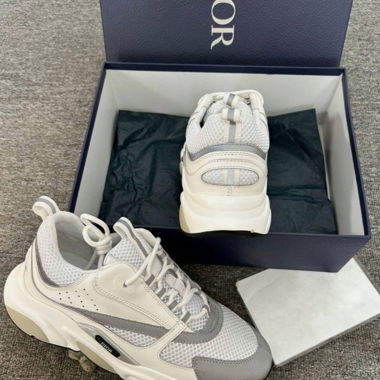Sneaker mit reflektierendem Logo