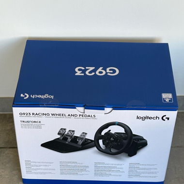 GS923 Racing Wheel and pedals 