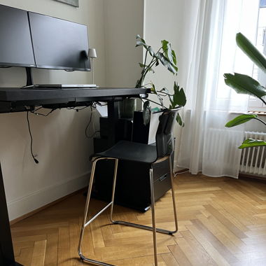 Design-Barstuhl in Schwarz mit Chromgestell