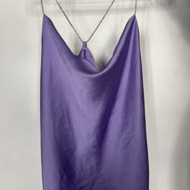 Top lilla con spalline sottili