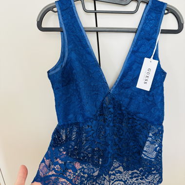 Haut en dentelle bleue GUESS NEUF