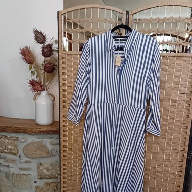 Sommerkleid mit langen Ärmeln und Gürtel