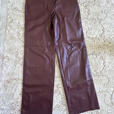 Pantaloni in pelle bordeaux 