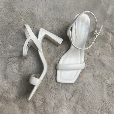 Sandales à talon blanc Stradivarius