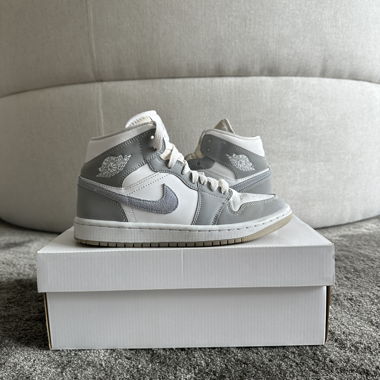 Jordan 1 Mid Wolf Grey 