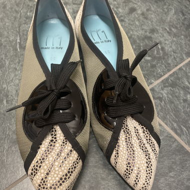 Ballerines à lacets en dentelle à motif