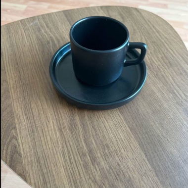 Keramik Kaffeetassen und Teller
