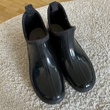 Rubber ankle boots, size 40, patent finish