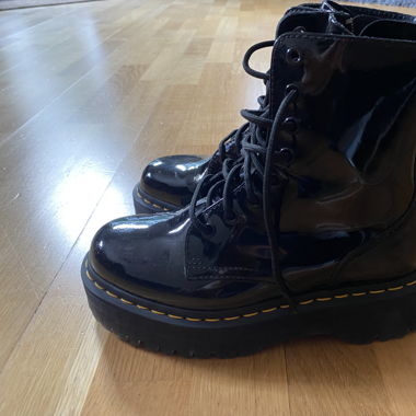 Dr. Martens Plateau schwarz Lack Gr. 38