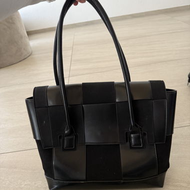 Schwarze Handtasche 