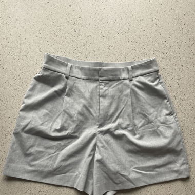 Uniqlo grey shorts