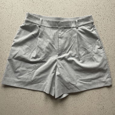 Uniqlo grey shorts
