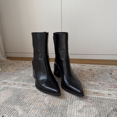 Black Zara ankle boots with block heel