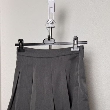 Faltenrock mit Hose 