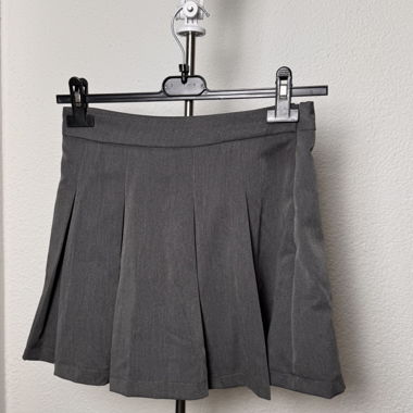 Faltenrock mit Hose 