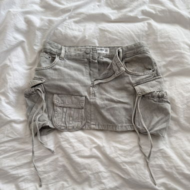 Minigonna di jeans grigia con tasche