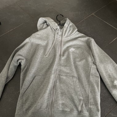 Jaquette Nike grise 