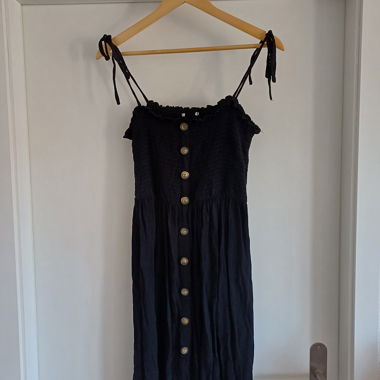 Schwarzes Trägerkleid