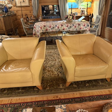 Italian Post-Modern Flaired Leather armchairs (pair)