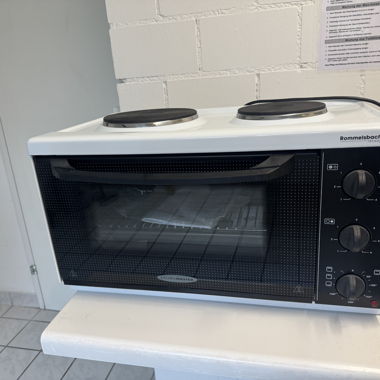 Mini-forno Rommelsbacher con 2 piastre di cottura